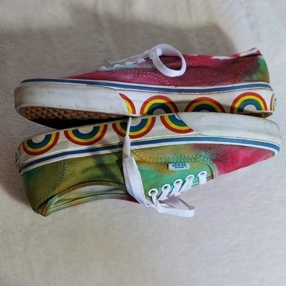 Vans  Red Green‎ Yellow Tie-Dye Rainbow Motif Decorates around the rim Sneakers